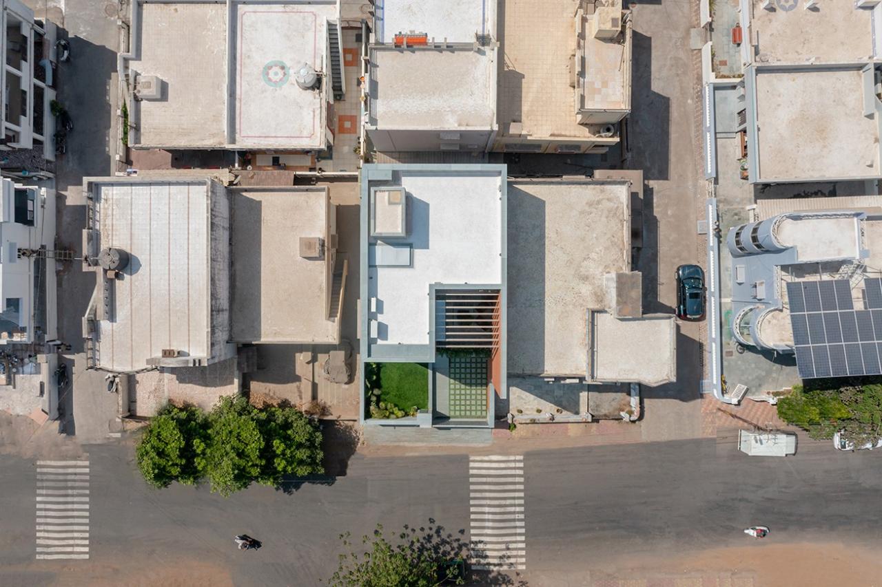 BIM建筑|漂浮庭院住宅 / TRAANSPACE