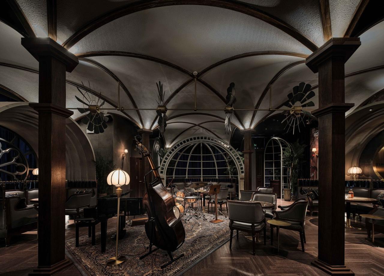 BIM建筑|酒吧：古典峰端的欢乐时光 / TRIOSTUDIO三厘社