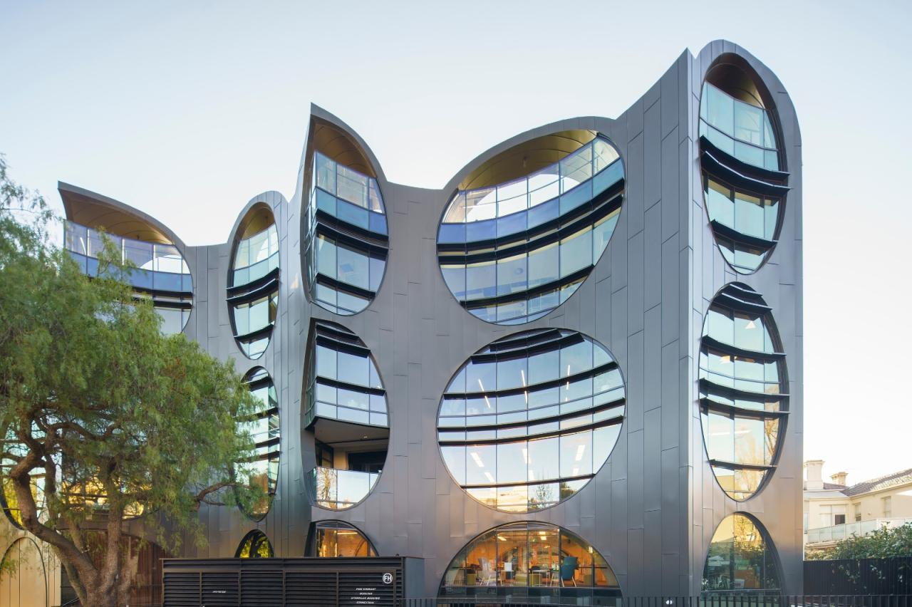 BIM建筑|‘半成品’建筑：圣基尔达，维多利亚傲娇中心 / BAU+Grant Amon