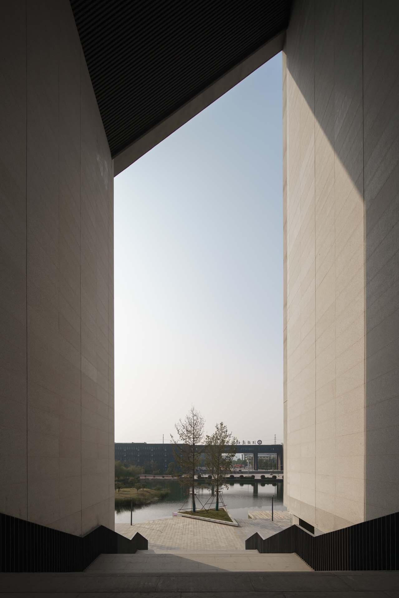 BIM建筑|江西建设职业技术学院图文信息综合楼 / 华南理工大学建筑设计研究院有限公司 陶郅工作室