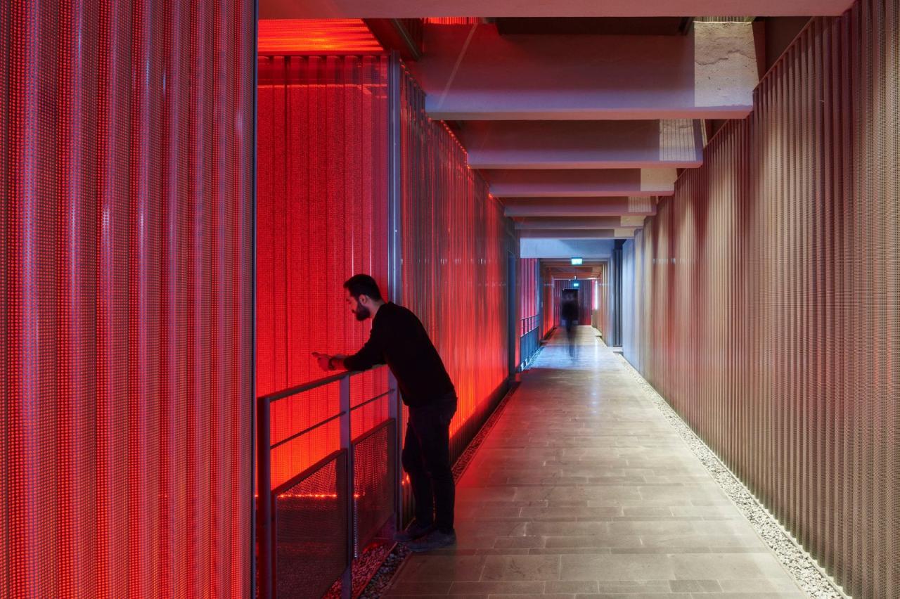 BIM建筑|冲出混凝土框架的盒子，伊斯坦布尔绘画与雕塑美术馆 / EAA - Emre Arolat Architecture