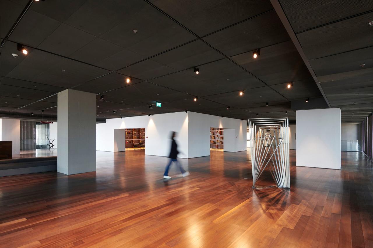 BIM建筑|冲出混凝土框架的盒子，伊斯坦布尔绘画与雕塑美术馆 / EAA - Emre Arolat Architecture