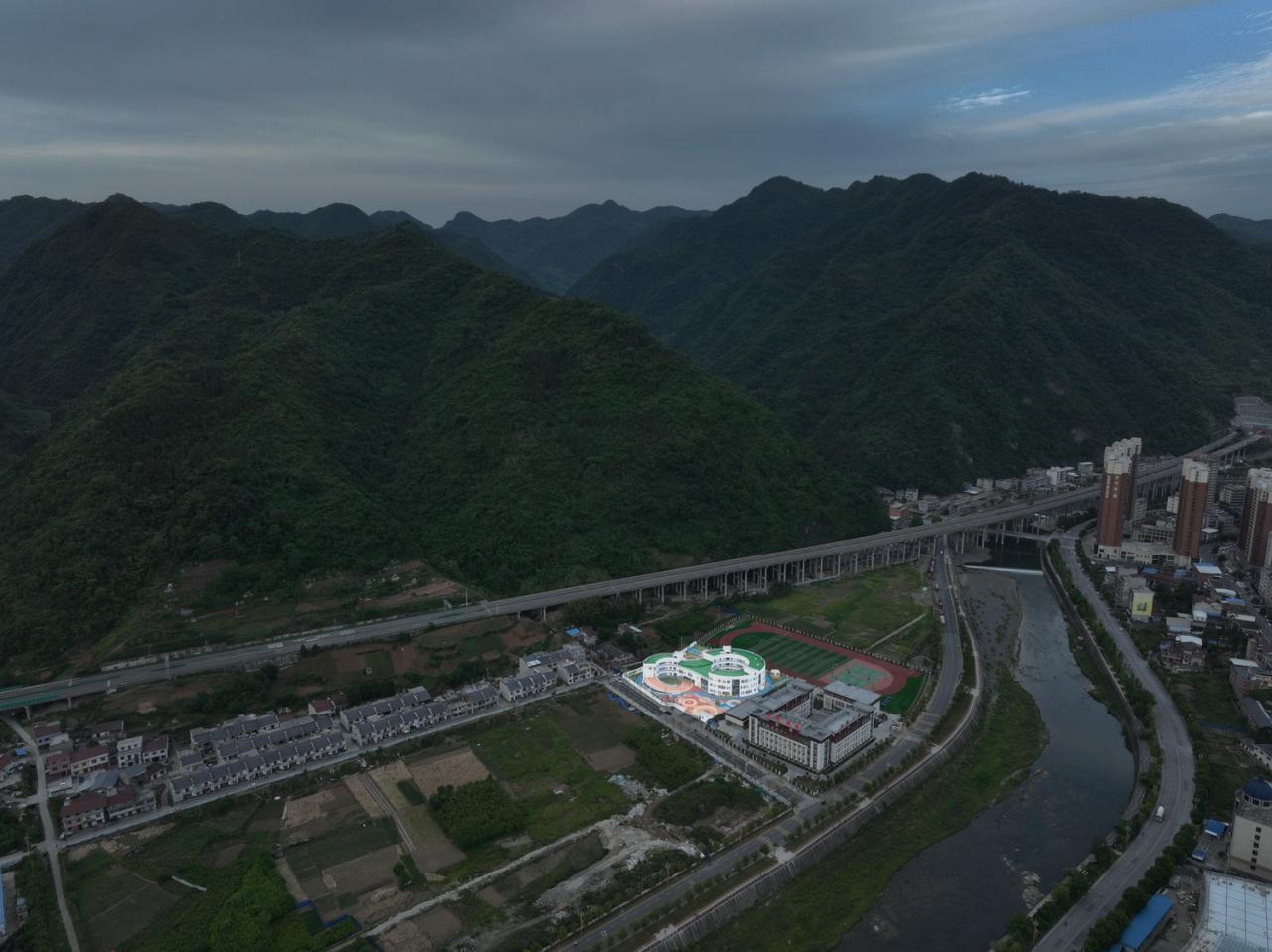 BIM建筑|中国最美幼儿园在县城：平利县第三幼儿园 / 迪卡建筑设计中心