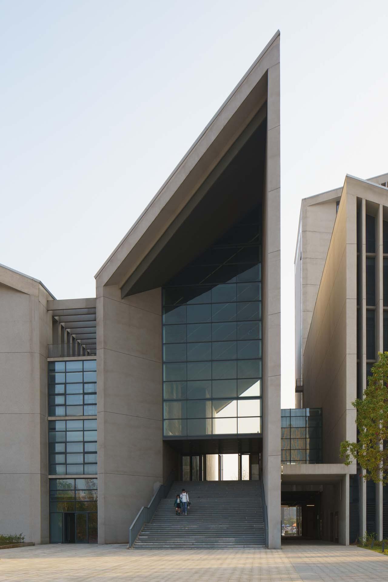 BIM建筑|江西建设职业技术学院图文信息综合楼 / 华南理工大学建筑设计研究院有限公司 陶郅工作室