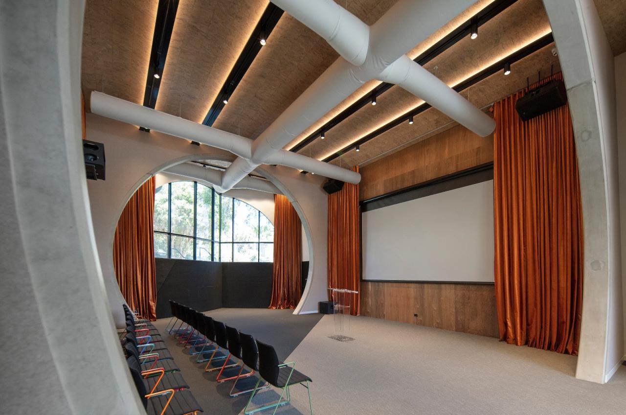 BIM建筑|‘半成品’建筑：圣基尔达，维多利亚傲娇中心 / BAU+Grant Amon