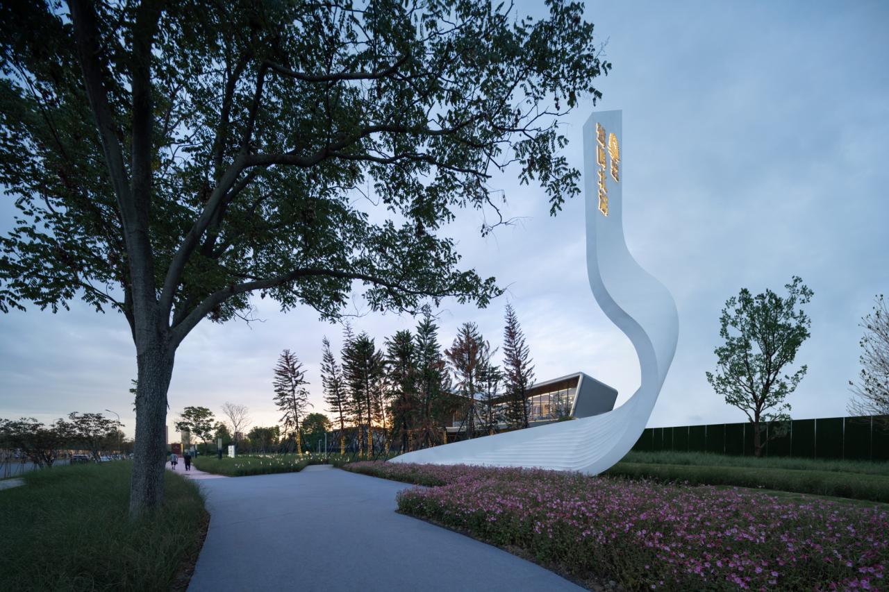 BIM建筑|漂浮艺居 舟泊烟渚：成都首开金地 • 鹭鸣北湖 / 成执设计