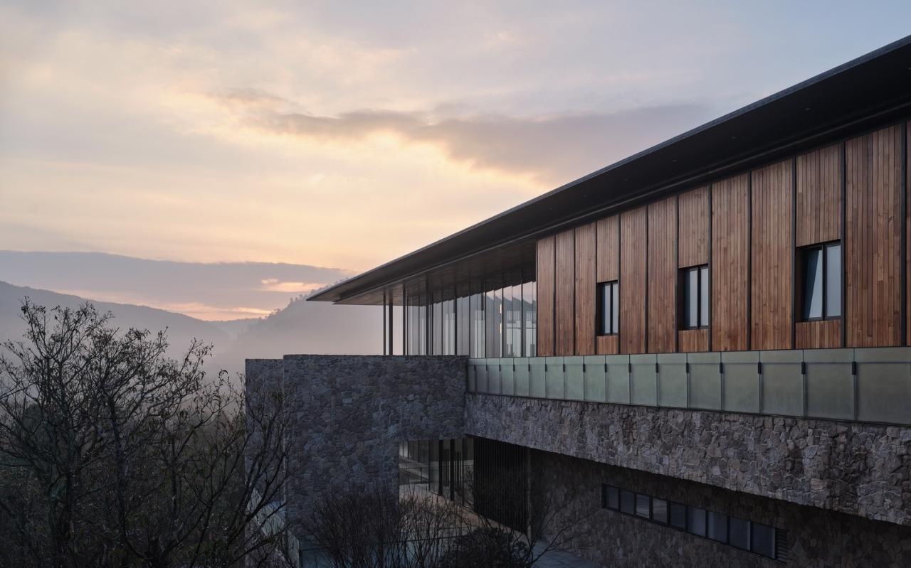 BIM建筑|生长的长屋：九溪云舒･昆明九溪湖国际生态区体验中心 / UA尤安设计