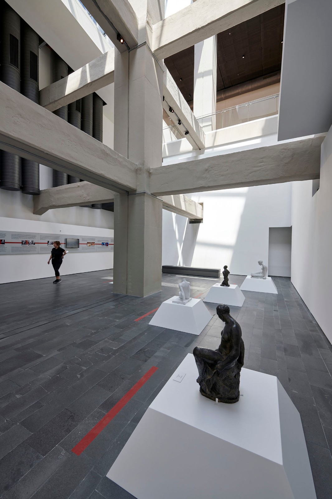 BIM建筑|冲出混凝土框架的盒子，伊斯坦布尔绘画与雕塑美术馆 / EAA - Emre Arolat Architecture