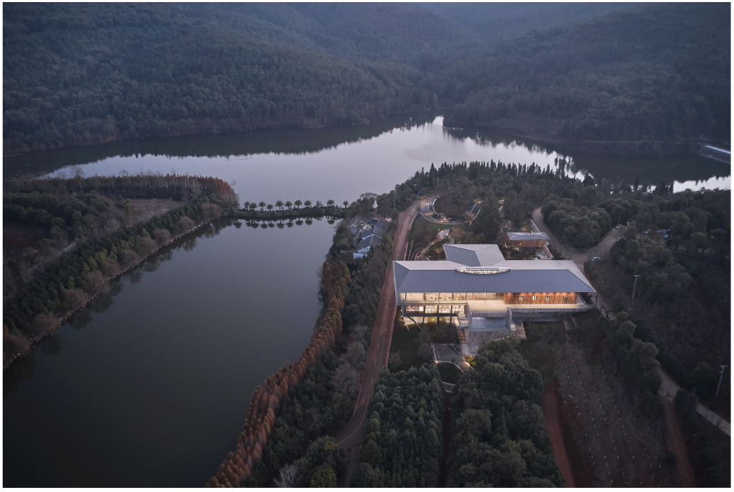 BIM建筑|生长的长屋：九溪云舒･昆明九溪湖国际生态区体验中心 / UA尤安设计