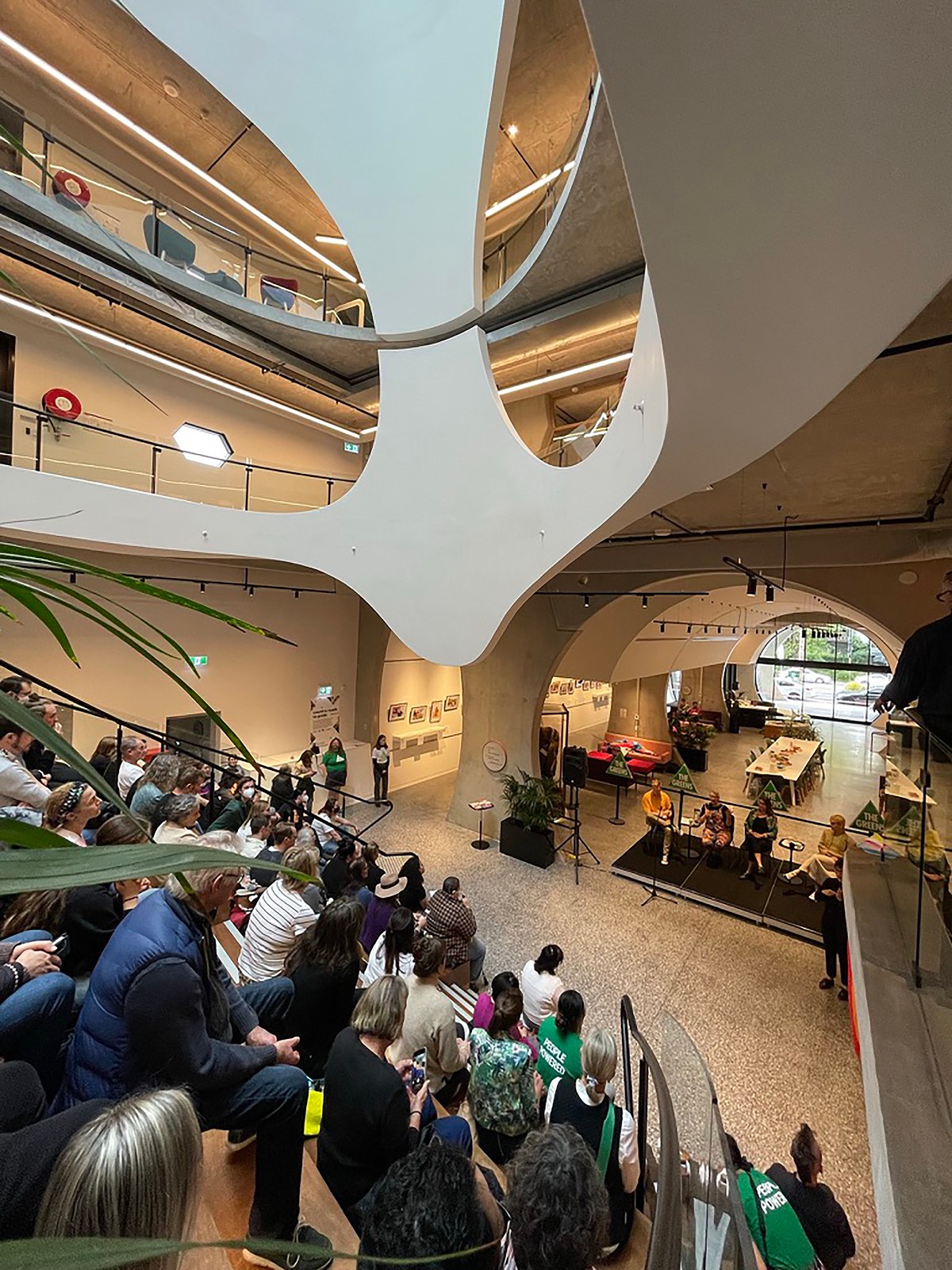 BIM建筑|‘半成品’建筑：圣基尔达，维多利亚傲娇中心 / BAU+Grant Amon