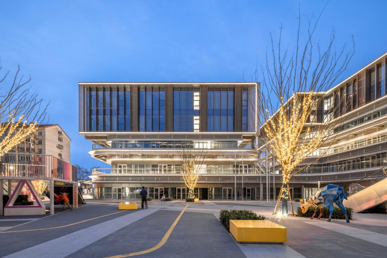 BIM建筑|南京龙湖紫金Mall-玩转“+－×÷”法，巧解梦想社区生活方程式 / 三益建筑