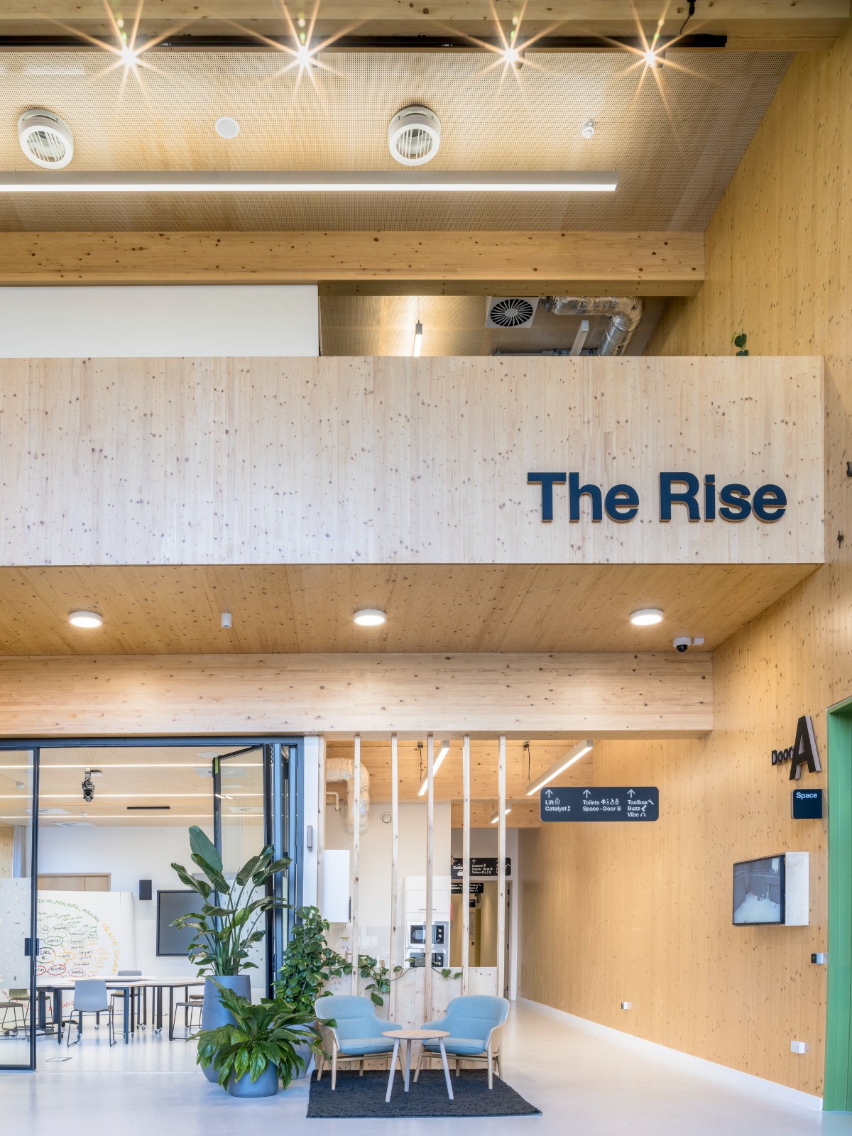 BIM建筑|UCL 特殊研究实验室 / Penoyre & Prasad