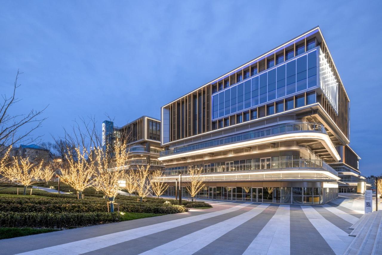 BIM建筑|南京龙湖紫金Mall-玩转“+－×÷”法，巧解梦想社区生活方程式 / 三益建筑