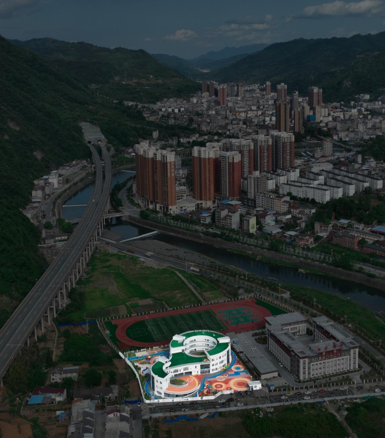 BIM建筑|中国最美幼儿园在县城：平利县第三幼儿园 / 迪卡建筑设计中心