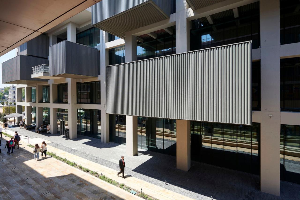 BIM建筑|冲出混凝土框架的盒子，伊斯坦布尔绘画与雕塑美术馆 / EAA - Emre Arolat Architecture