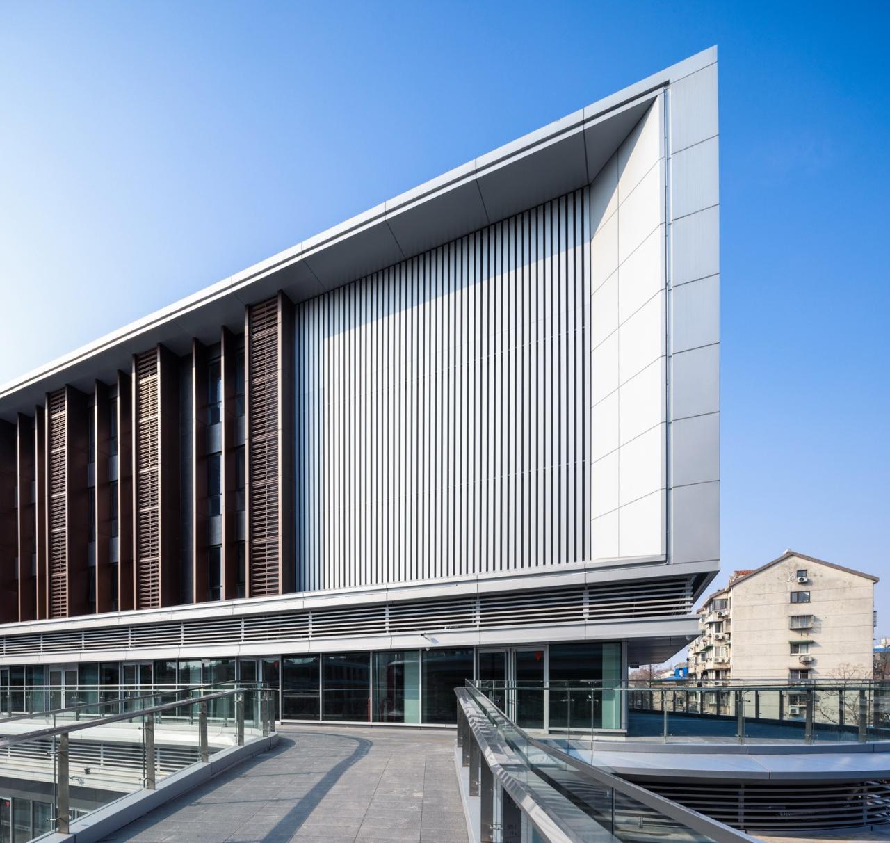 BIM建筑|南京龙湖紫金Mall-玩转“+－×÷”法，巧解梦想社区生活方程式 / 三益建筑