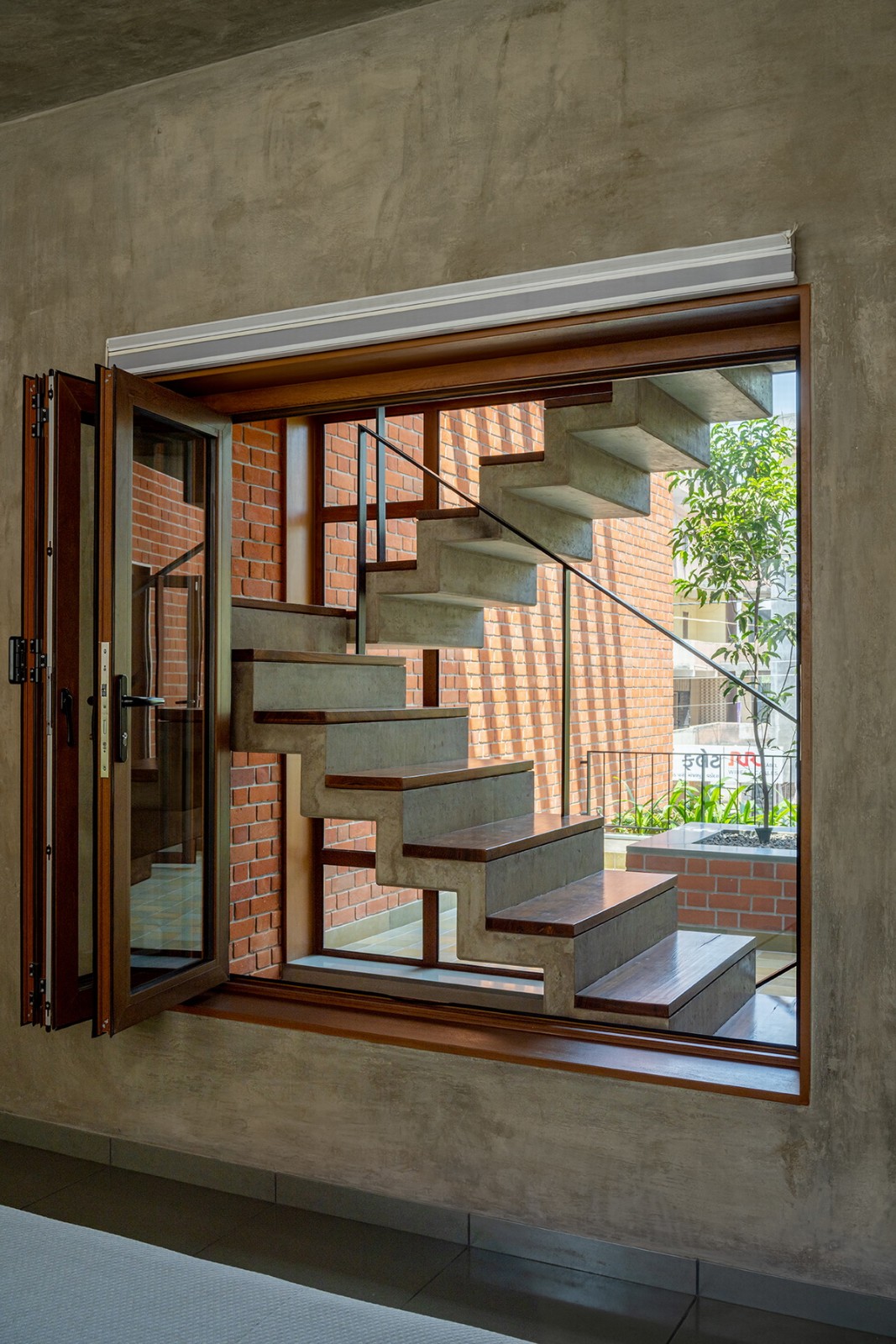 BIM建筑|漂浮庭院住宅 / TRAANSPACE