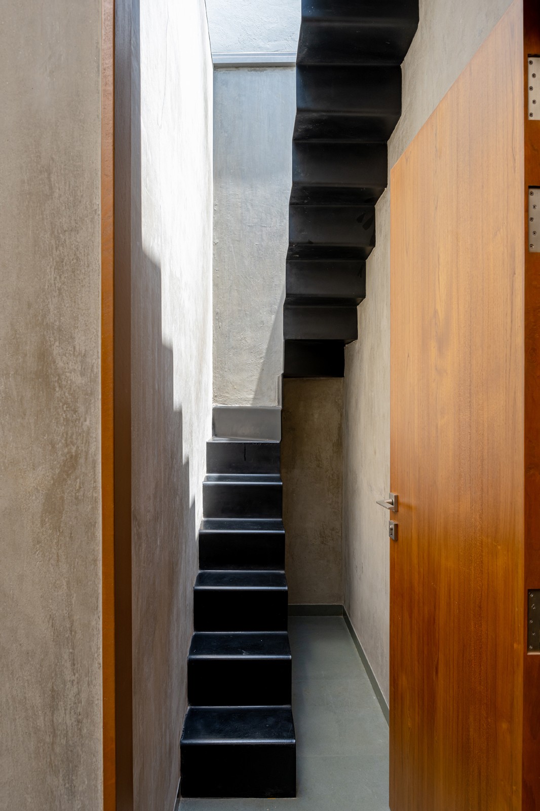 BIM建筑|漂浮庭院住宅 / TRAANSPACE