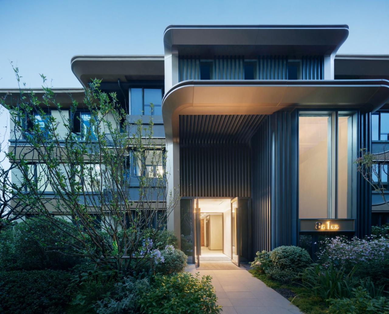 BIM建筑|漂浮艺居 舟泊烟渚：成都首开金地 • 鹭鸣北湖 / 成执设计