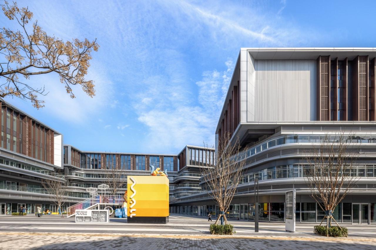 BIM建筑|南京龙湖紫金Mall-玩转“+－×÷”法，巧解梦想社区生活方程式 / 三益建筑