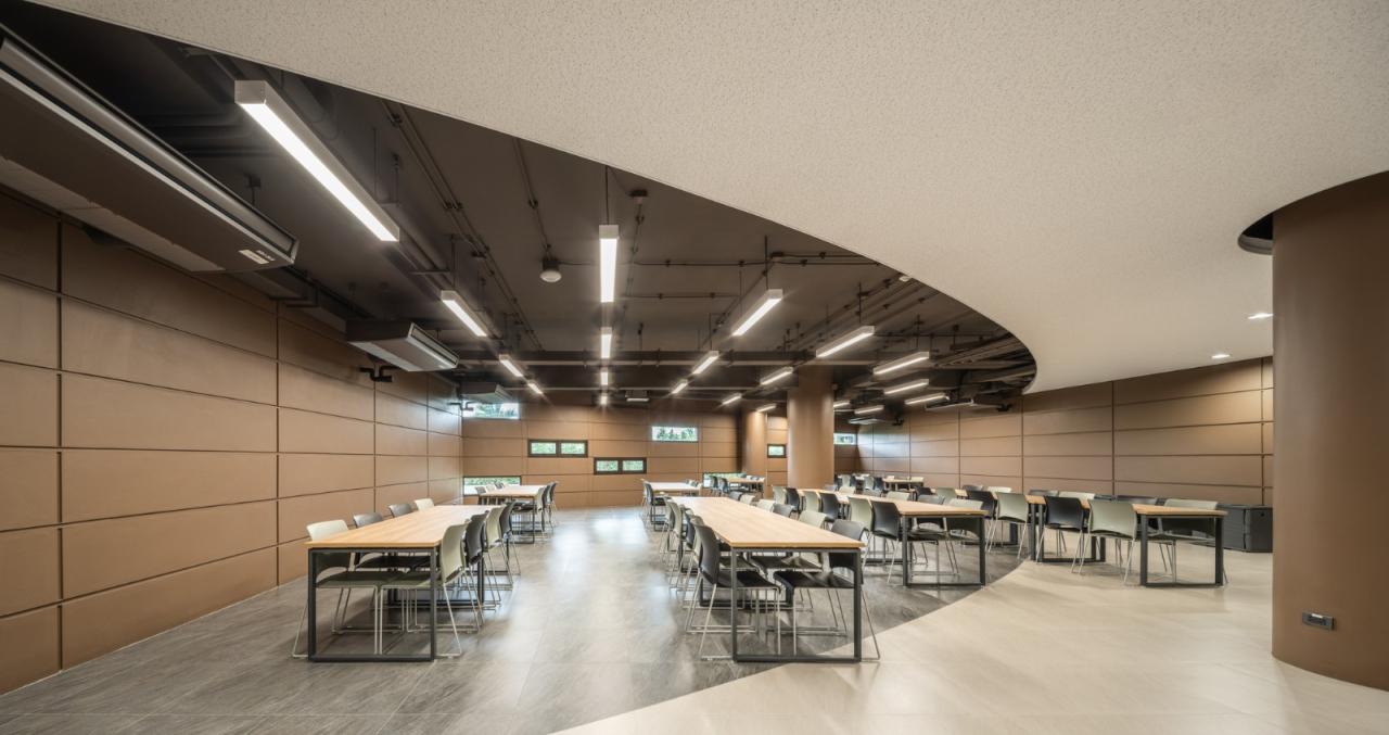 BIM建筑|扇形展开，泰国吞武里校园 SISB / Plan Architect