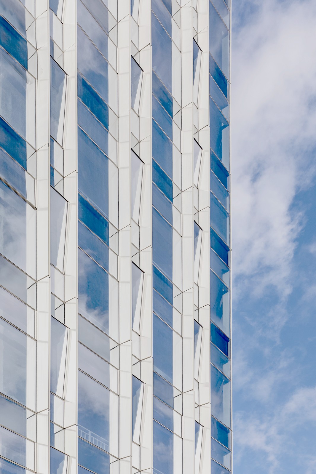 BIM建筑|远洋·滨海大厦：传统与现代融汇新场所精神 / 森磊国际