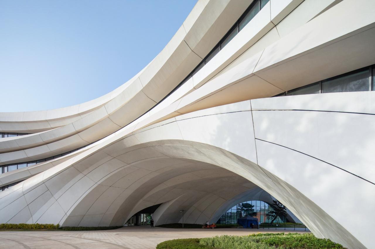 BIM建筑|建筑融于自然：眉山东部新城三中心一基地 / 大陆建筑设计