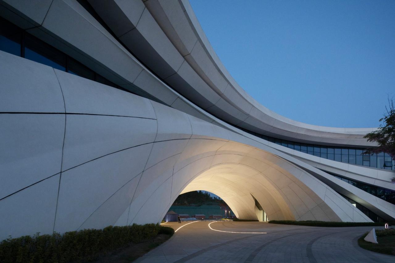 BIM建筑|建筑融于自然：眉山东部新城三中心一基地 / 大陆建筑设计