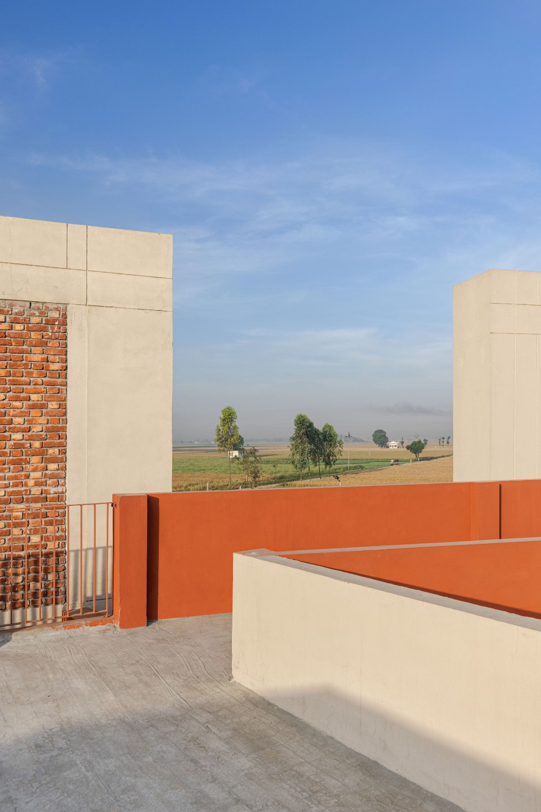 BIM建筑|立起围墙的校园 / Kamat & Rozario Architecture