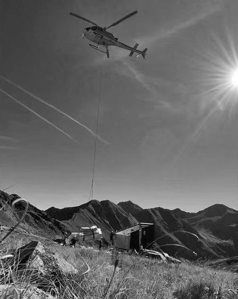 BIM建筑|BCW建筑工作室在阿尔卑斯山设计旅行者小屋