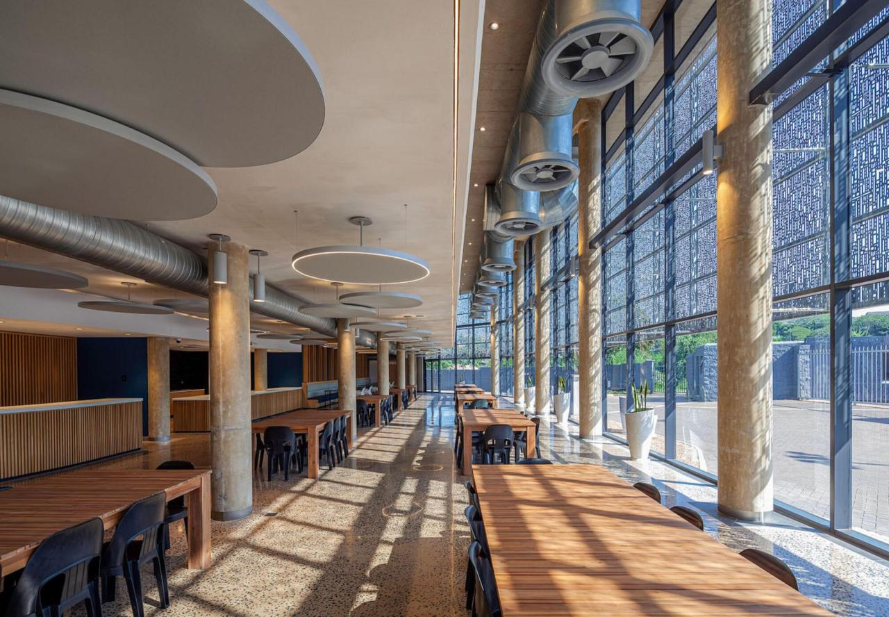 BIM建筑|南非德班基督教中心 / Elphick Proome Architects