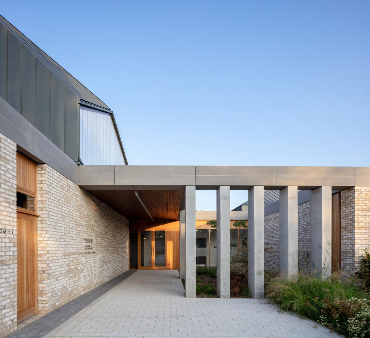 BIM建筑|吉尔福德火葬馆 / Haverstock