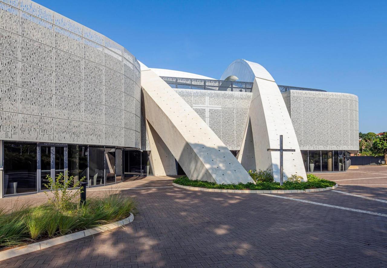 BIM建筑|南非德班基督教中心 / Elphick Proome Architects