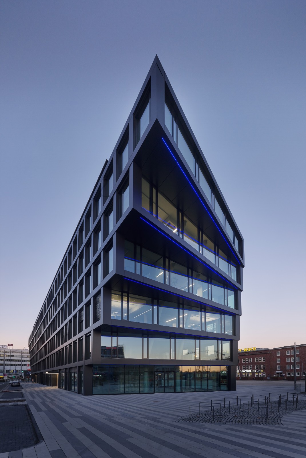 BIM建筑|墨卡托一号办公大楼 / Hadi Teherani Architects