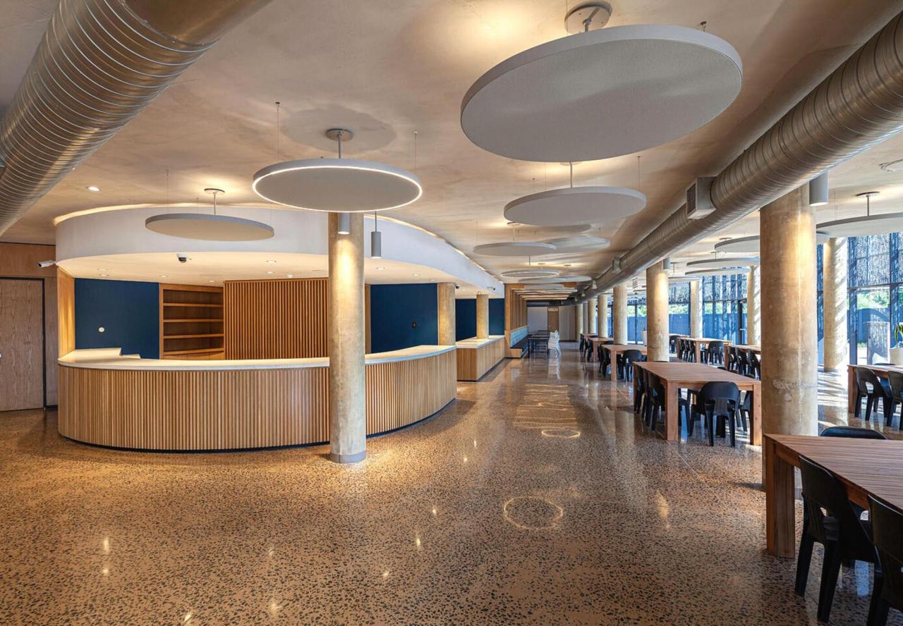 BIM建筑|南非德班基督教中心 / Elphick Proome Architects