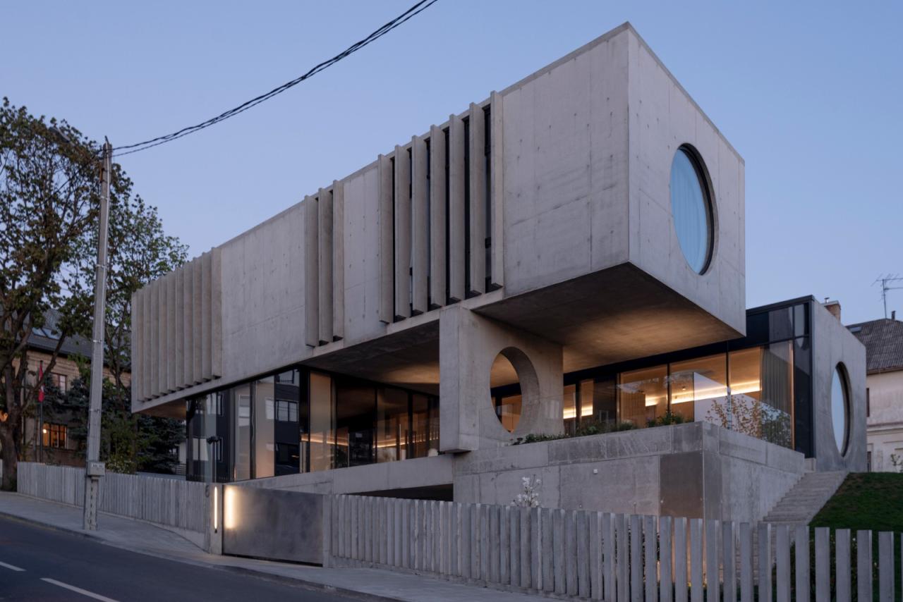 BIM建筑|现代主义混凝土住宅，考纳斯之家 / Architectural Bureau G.Natkevicius & Partners