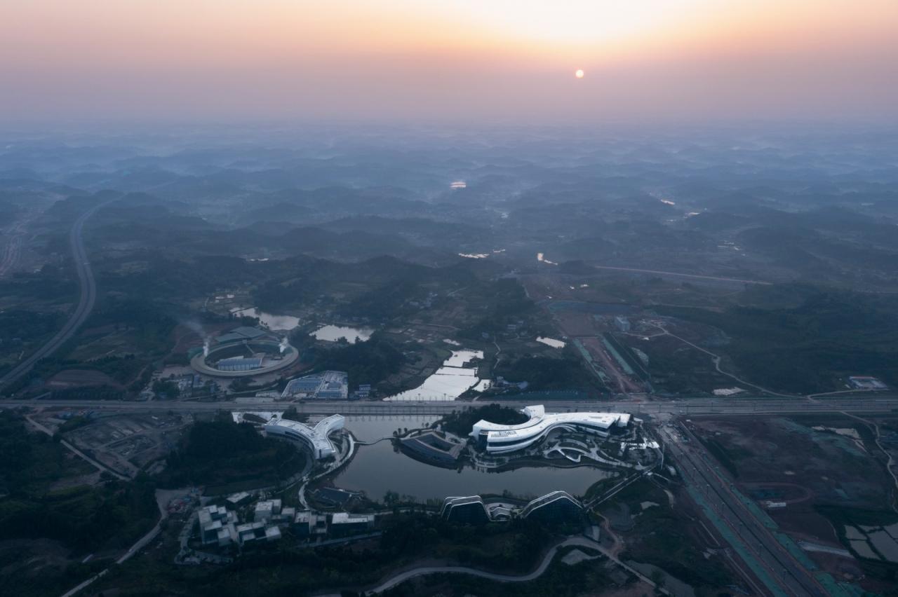 BIM建筑|建筑融于自然：眉山东部新城三中心一基地 / 大陆建筑设计