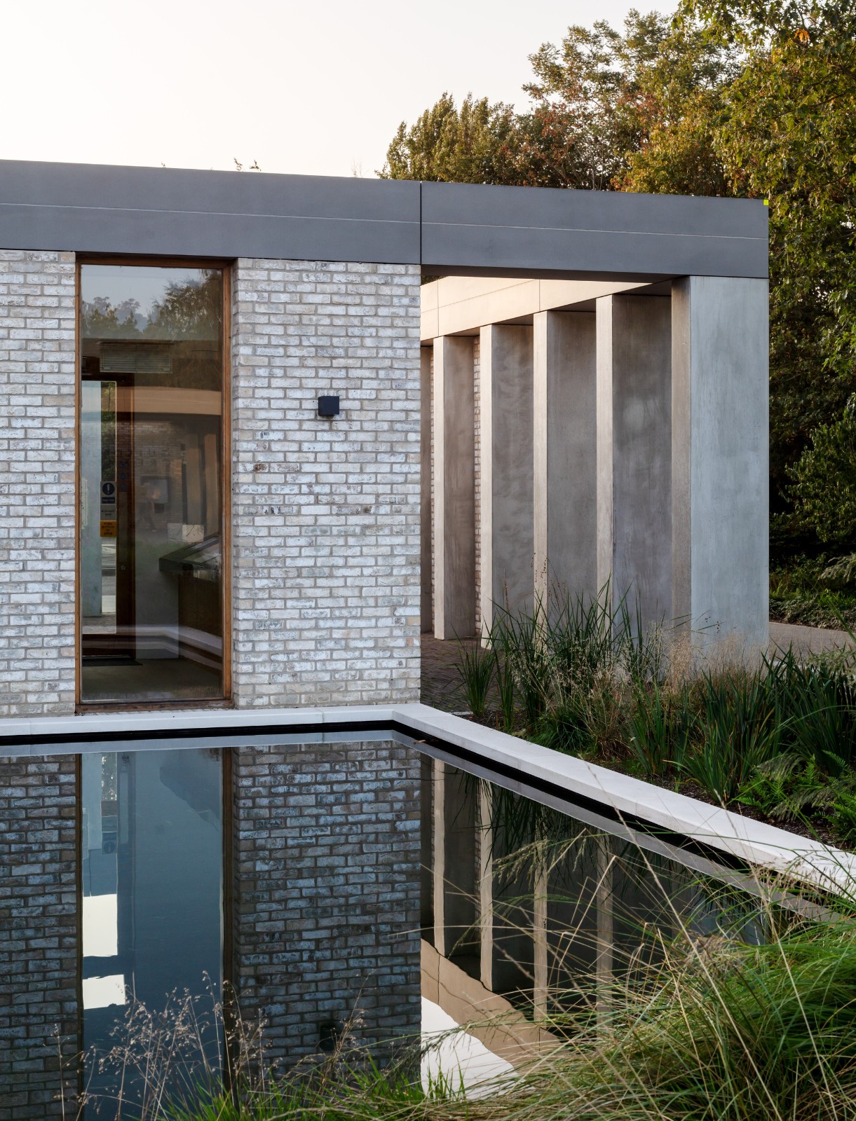 BIM建筑|吉尔福德火葬馆 / Haverstock