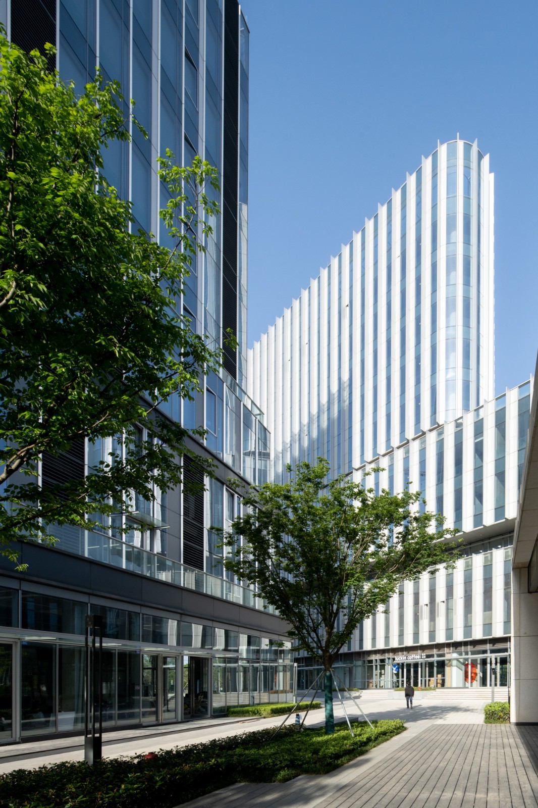 BIM建筑|成都海思科广场：一座位于成都高新区的绿色“商务邻里中心” / 10 Design