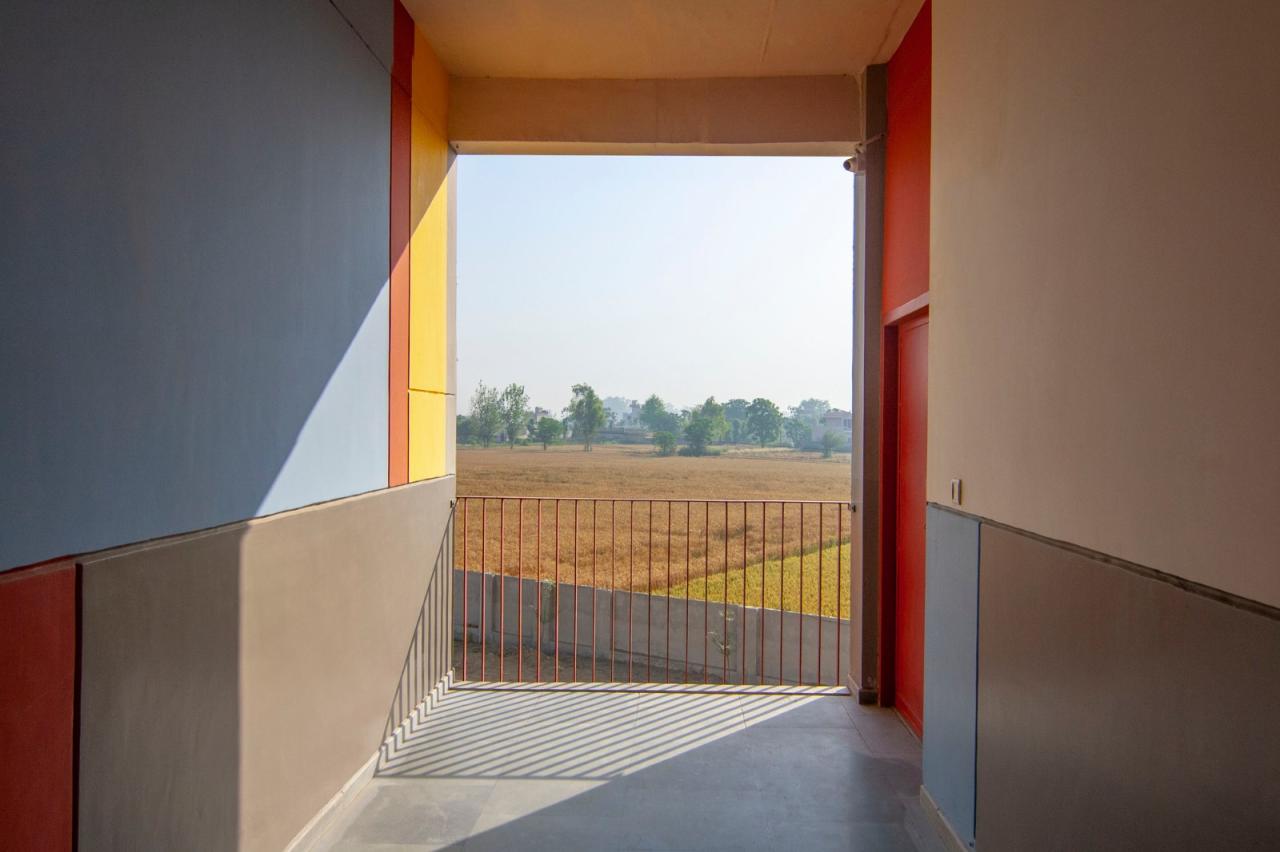 BIM建筑|立起围墙的校园 / Kamat & Rozario Architecture