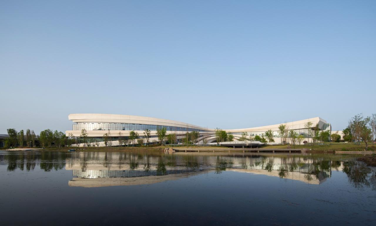 BIM建筑|建筑融于自然：眉山东部新城三中心一基地 / 大陆建筑设计