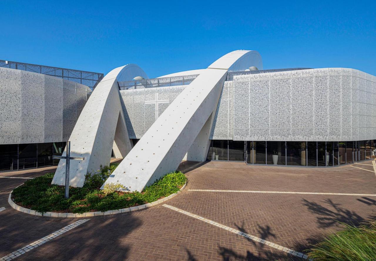 BIM建筑|南非德班基督教中心 / Elphick Proome Architects