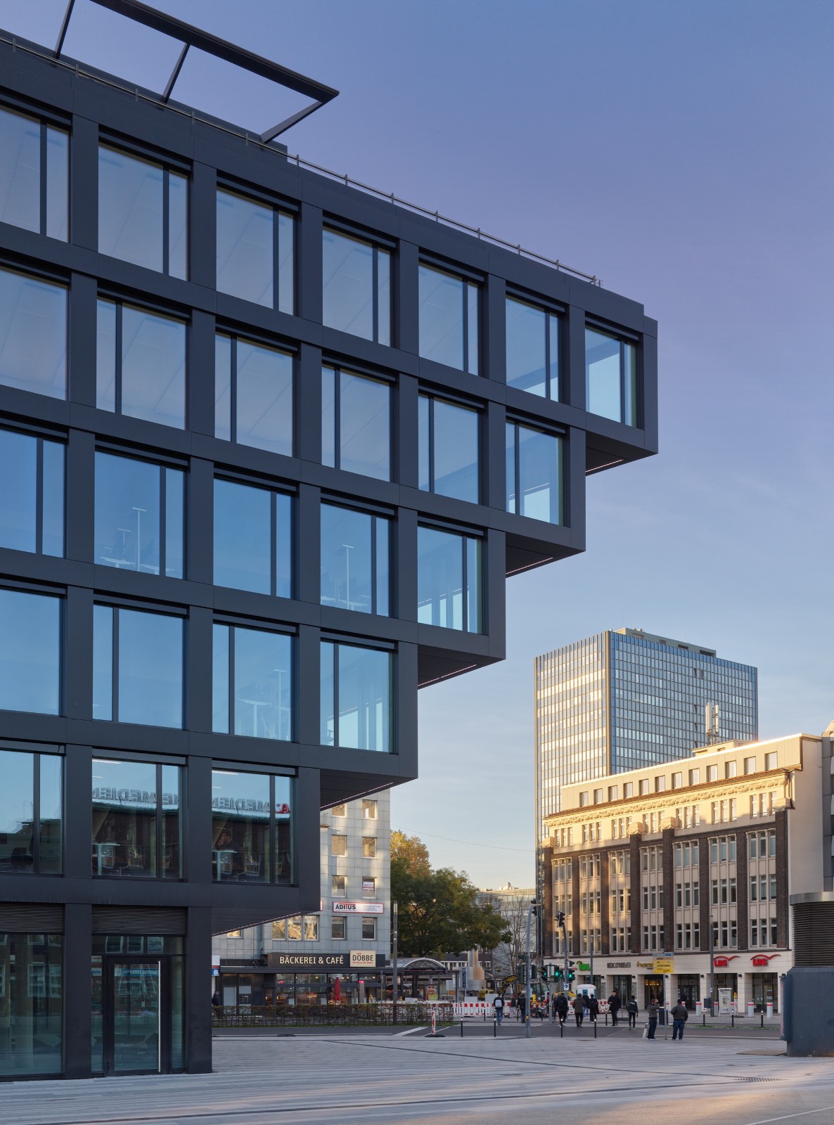 BIM建筑|墨卡托一号办公大楼 / Hadi Teherani Architects