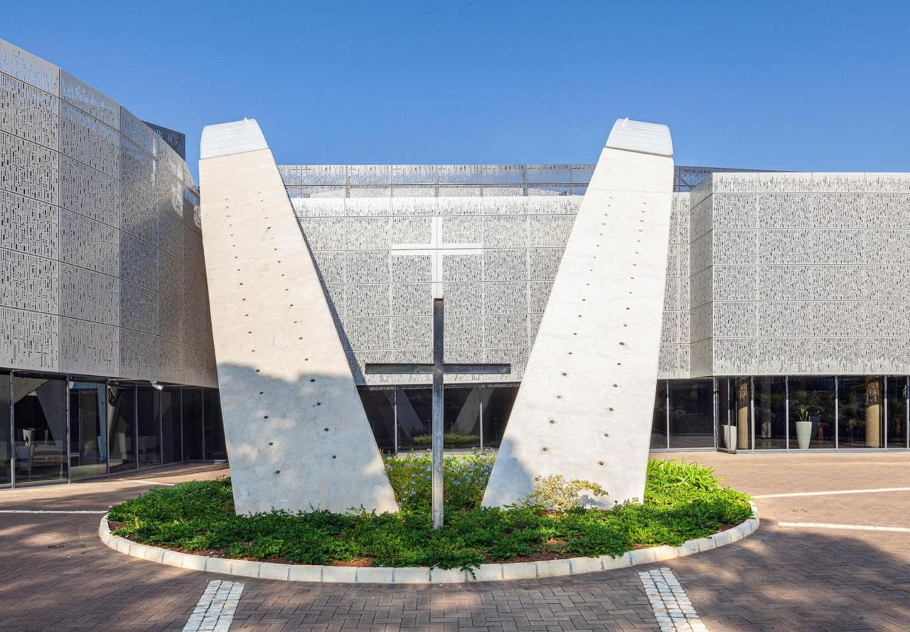 BIM建筑|南非德班基督教中心 / Elphick Proome Architects