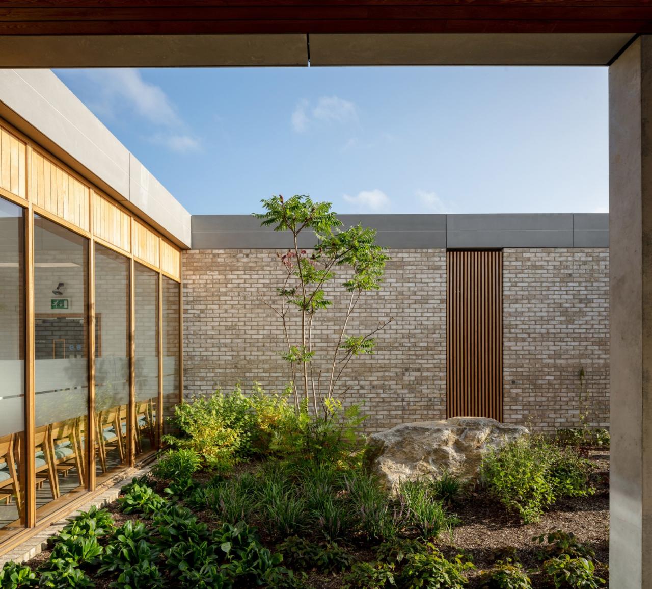 BIM建筑|吉尔福德火葬馆 / Haverstock