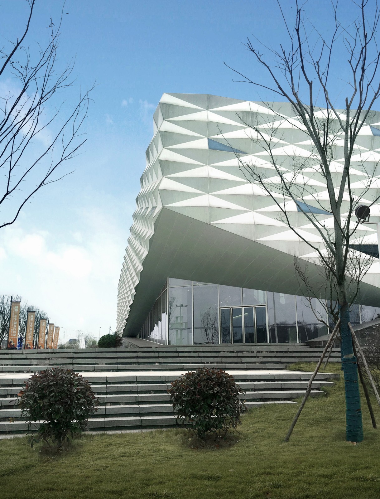 BIM建筑|漂浮的盒子：株洲汽博园营销中心 / 罗劲工作室