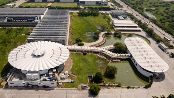 BIM建筑|萨尔工作室设计扇形和锯齿屋顶的工厂