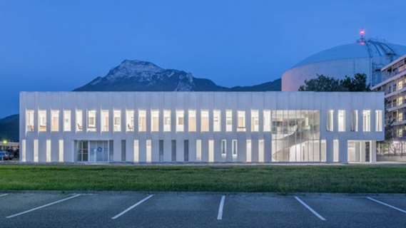 BIM建筑|建筑师用穿孔金属翅片覆盖中子研究中心