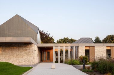 BIM建筑|吉尔福德火葬馆 / Haverstock-BIM建筑网