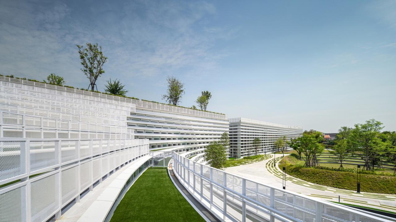 BIM建筑|扇形展开，泰国吞武里校园 SISB / Plan Architect